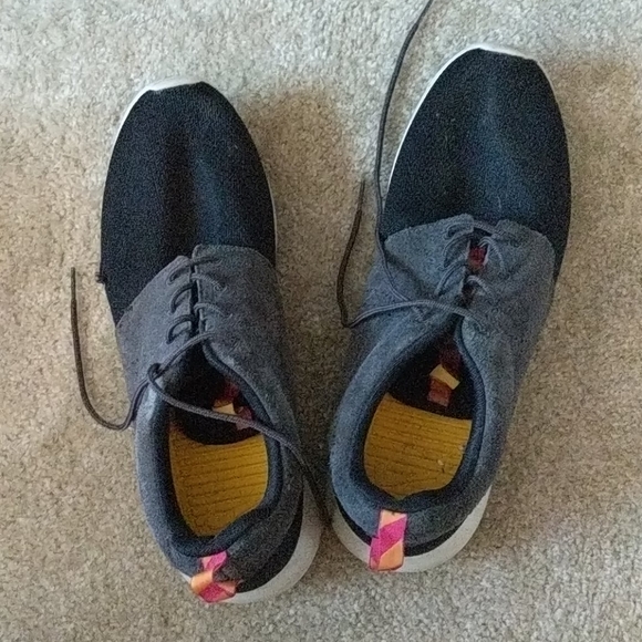 Nike Other - Nike Roshe used size 12.5